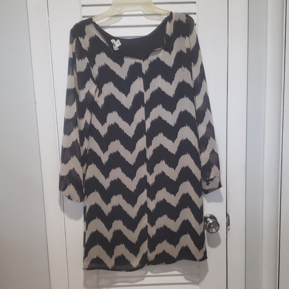 Dress - Picture 2 of 2